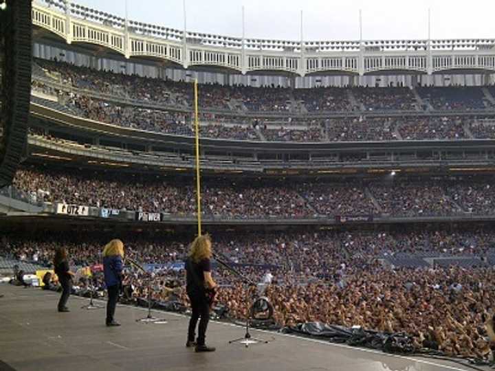 Kirk Hammett Signature Stack Amp: KH120R 120W Head + KH412 4x50W Celestion Cabinet