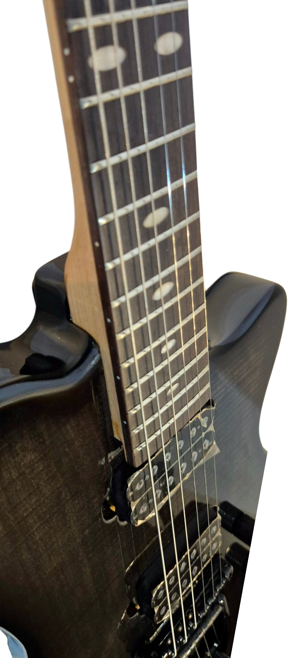 Very Low Cutaway for generous access up to 22nd fret fast fingerstyle